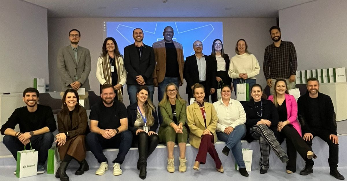 Grupo reunido no encerramento do Ella Inova