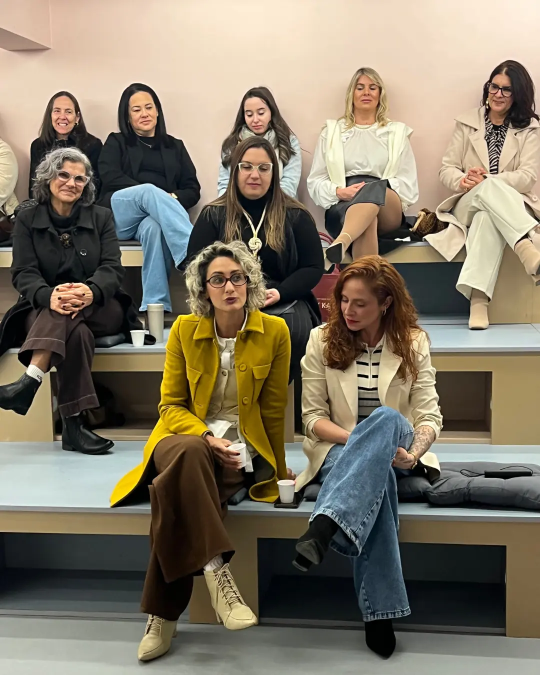 Mulheres em encontro de desenvolvimento