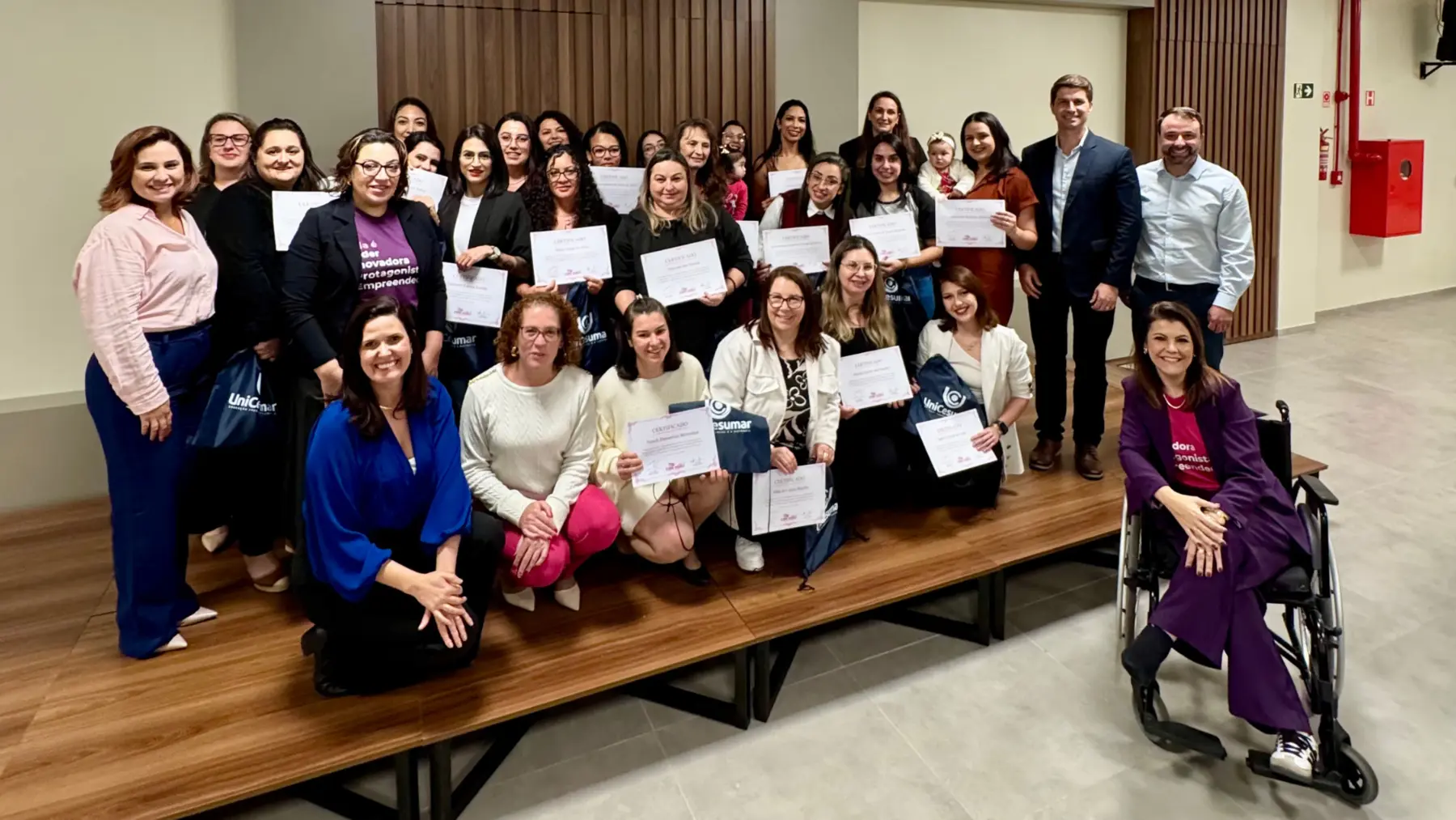 Turma do Ella Inova celebrando a conclusão da jornada