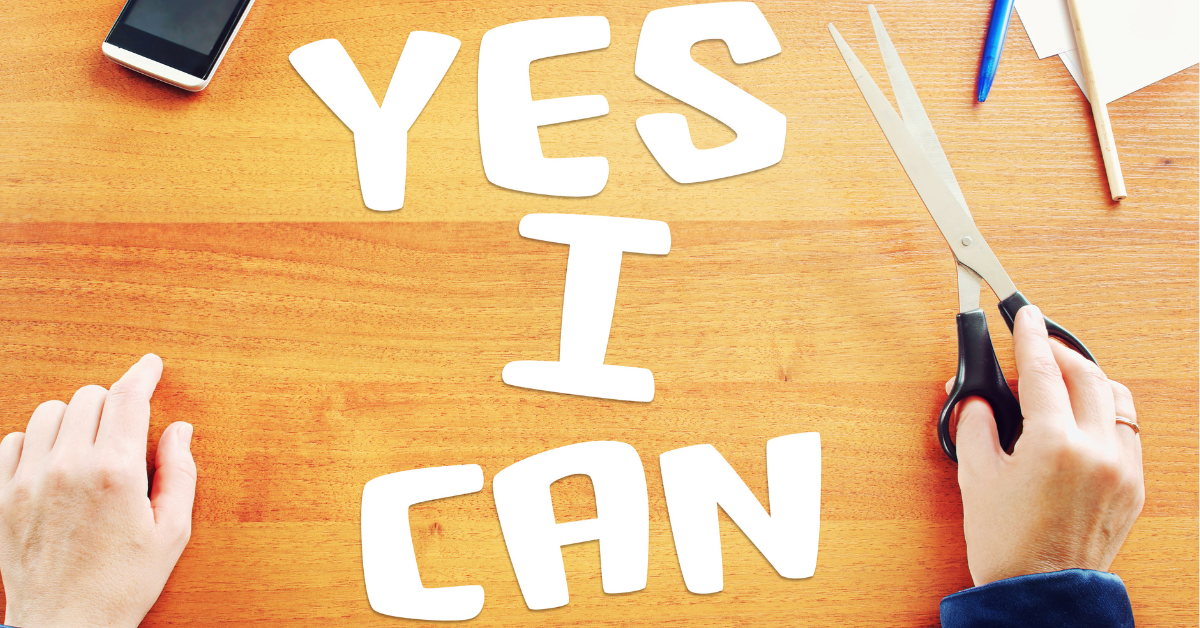 Mesa de trabalho com a frase YES I CAN